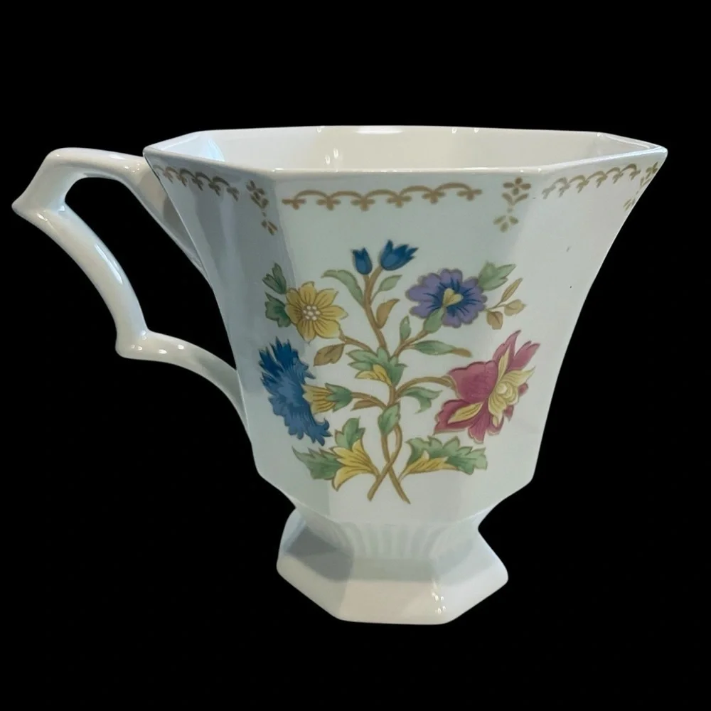 Vintage NIKKO Classic Collection Floral Bone China Footed Coffee Mug Japan 3.75